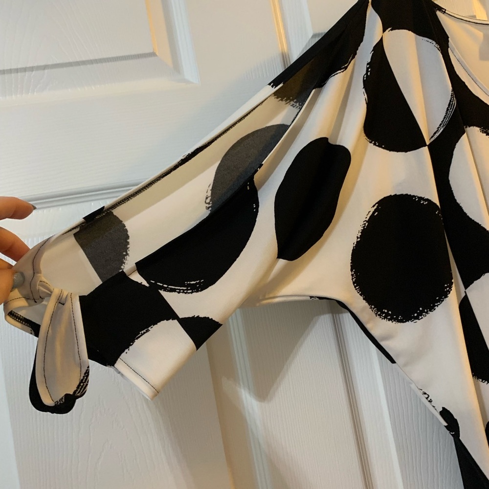 🎬Chico’s Blk/Wht Top